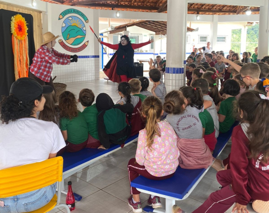 Secretaria de Saúde de Ibirama apresenta teatro nas escolas para estimular vacinação